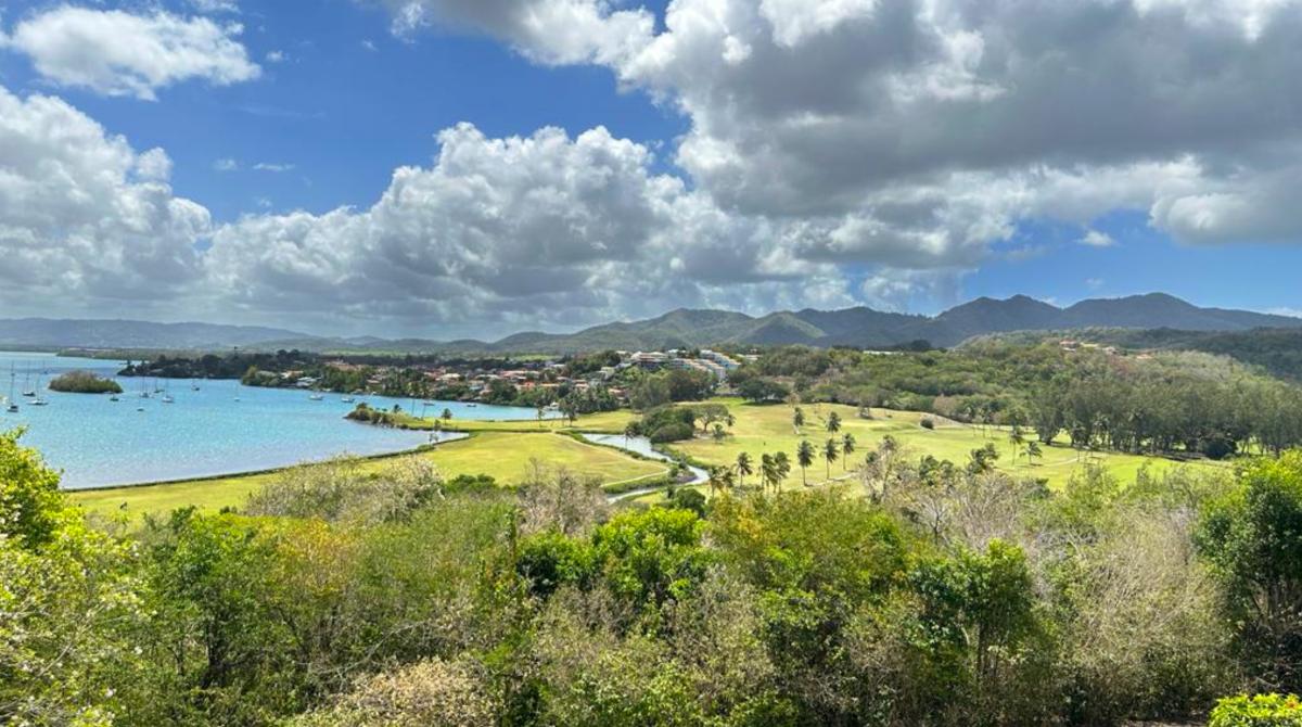 Location villa luxe Trois Ilets Martinique - Vue golf et mer
